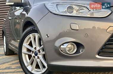Хэтчбек Ford Focus 2012 в 