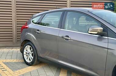 Хэтчбек Ford Focus 2012 в 