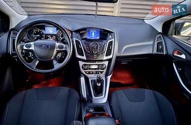 Хэтчбек Ford Focus 2012 в 