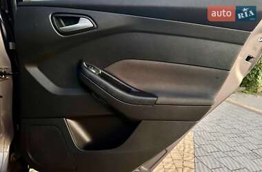 Хэтчбек Ford Focus 2012 в 