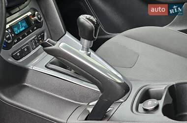 Хэтчбек Ford Focus 2012 в 