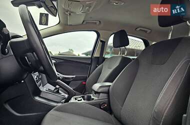 Хэтчбек Ford Focus 2012 в 