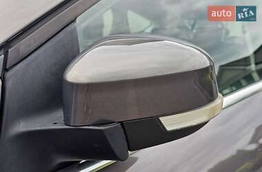 Хэтчбек Ford Focus 2012 в 