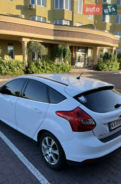 Хэтчбек Ford Focus 2012 в 