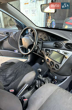 Хэтчбек Ford Focus 2002 в 