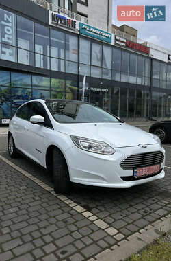 Хэтчбек Ford Focus 2013 в 