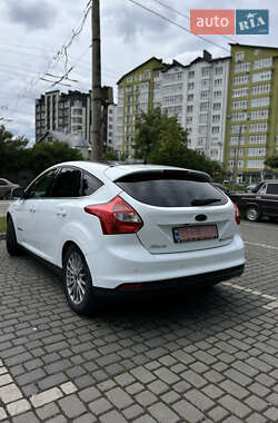 Хэтчбек Ford Focus 2013 в 