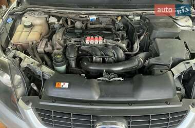 Хэтчбек Ford Focus 2011 в 