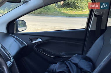 Хэтчбек Ford Focus 2013 в 