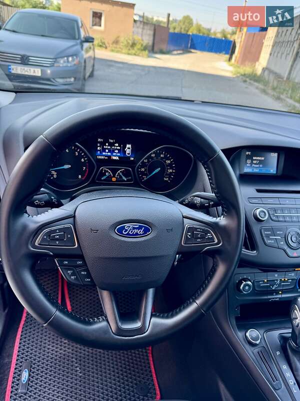 Хэтчбек Ford Focus 2016 в Днепре