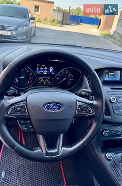 Хэтчбек Ford Focus 2016 в 