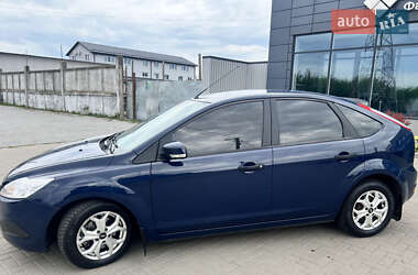 Хэтчбек Ford Focus 2011 в 