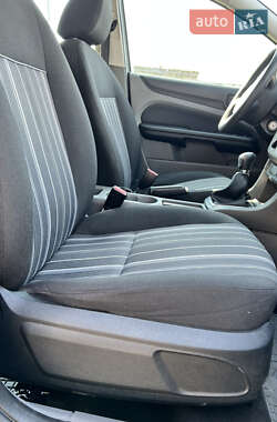 Хэтчбек Ford Focus 2011 в 