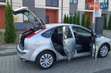 Хэтчбек Ford Focus 2006 в 