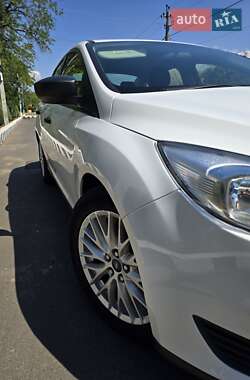 Седан Ford Focus 2015 в 