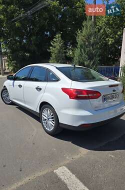 Седан Ford Focus 2015 в 