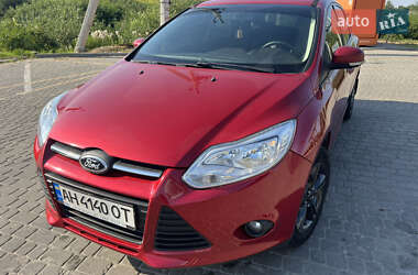 Хэтчбек Ford Focus 2011 в 