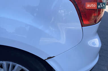 Хэтчбек Ford Focus 2012 в 