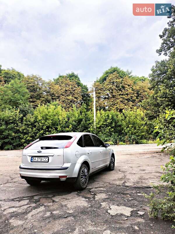 Хэтчбек Ford Focus 2007 в Новоукраинке