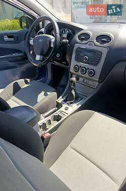 Хэтчбек Ford Focus 2010 в 