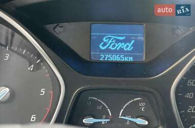 Хэтчбек Ford Focus 2011 в 