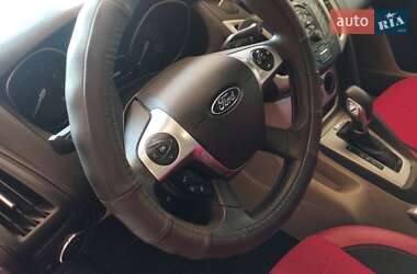 Хэтчбек Ford Focus 2013 в 