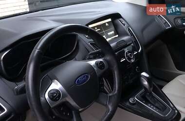 Хэтчбек Ford Focus 2015 в 