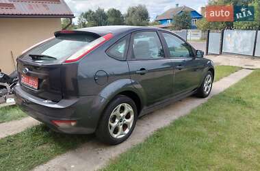 Хэтчбек Ford Focus 2010 в 