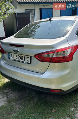 Седан Ford Focus 2011 в 