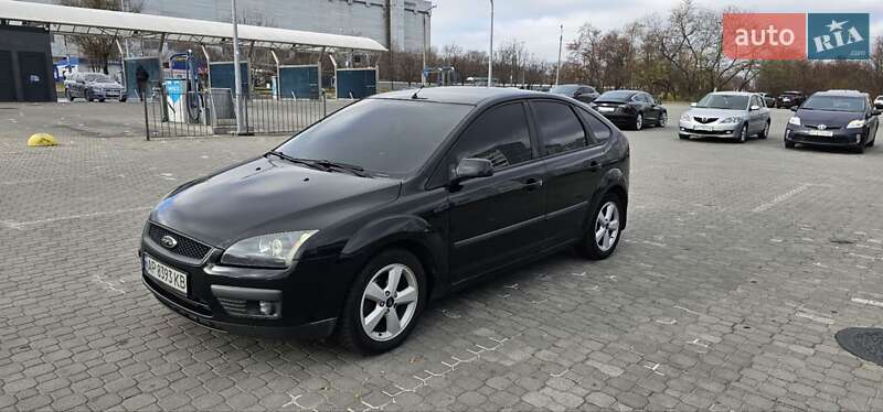 Хэтчбек Ford Focus 2005 в 
