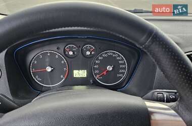 Хэтчбек Ford Focus 2005 в 