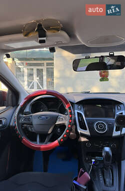 Хэтчбек Ford Focus 2015 в 