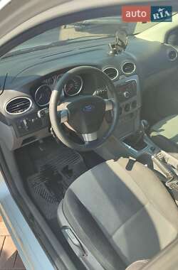 Хэтчбек Ford Focus 2010 в 