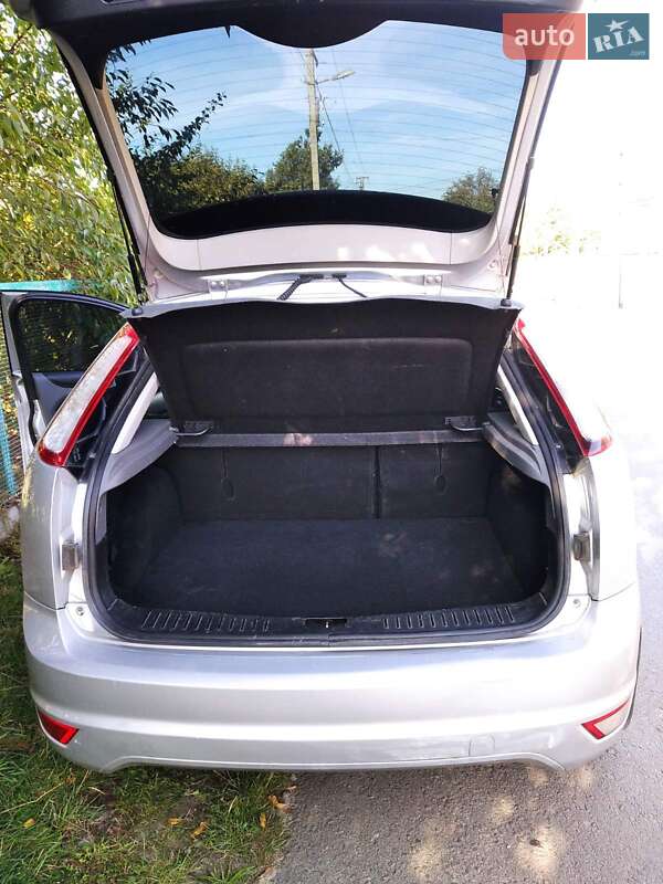 Хэтчбек Ford Focus 2010 в Ровно