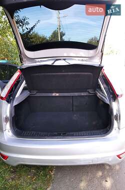 Хэтчбек Ford Focus 2010 в 