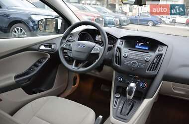 Хэтчбек Ford Focus 2015 в 