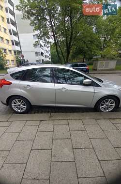 Хэтчбек Ford Focus 2015 в 