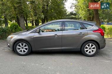 Хэтчбек Ford Focus 2011 в 