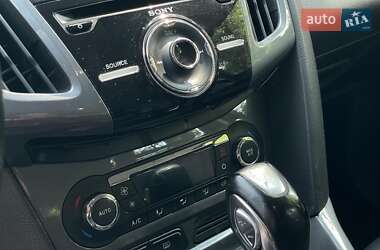 Хэтчбек Ford Focus 2011 в 