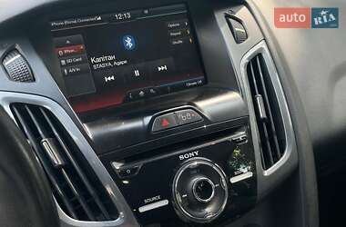 Хэтчбек Ford Focus 2011 в 