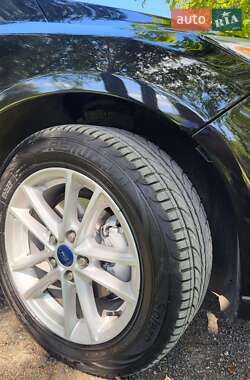 Седан Ford Focus 2015 в 