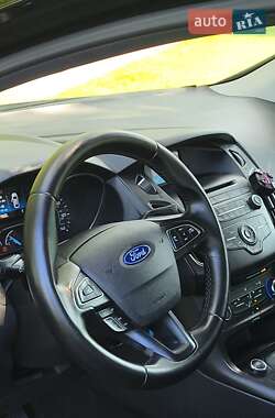 Седан Ford Focus 2015 в 