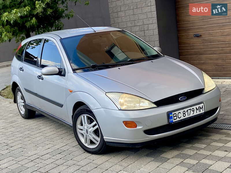 Хэтчбек Ford Focus 1999 в 