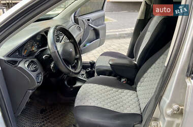 Хэтчбек Ford Focus 1999 в 