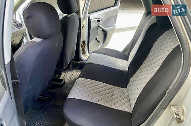 Хэтчбек Ford Focus 1999 в 