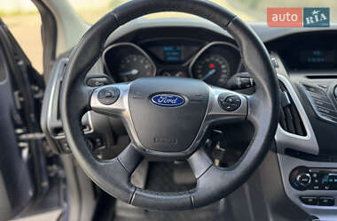 Хэтчбек Ford Focus 2012 в 