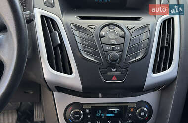 Хэтчбек Ford Focus 2012 в 