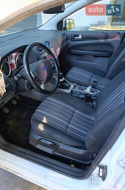 Хэтчбек Ford Focus 2009 в 