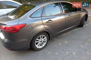 Седан Ford Focus 2015 в 