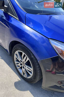 Хэтчбек Ford Focus 2011 в 